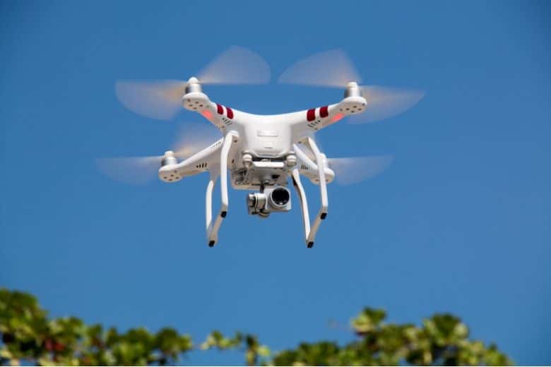 how do drones fly - phantom 3 flying overhead